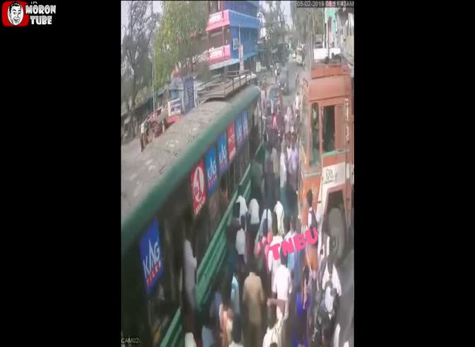 Video :A lady is positioned in the center of the road in India